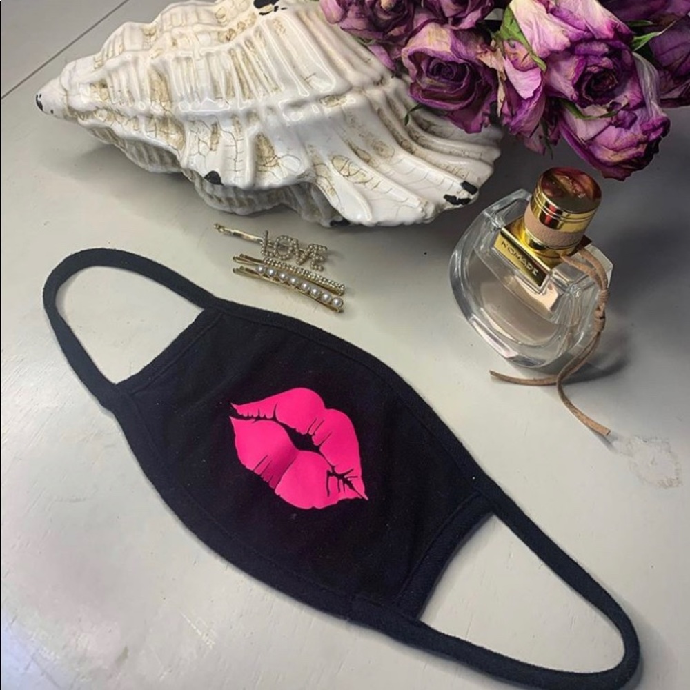 “Lady Fuchsia” fuchsia lips face mask